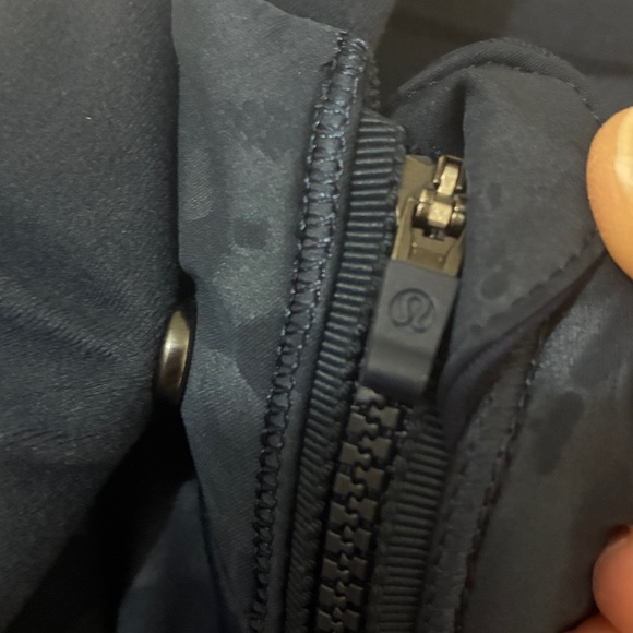 Women's LULULEMON KEEP IT UP JACKET LACEOFLAGE EMBOSSED INKWELL ACTIVE 12 HOODIE - Picture 16 of 17